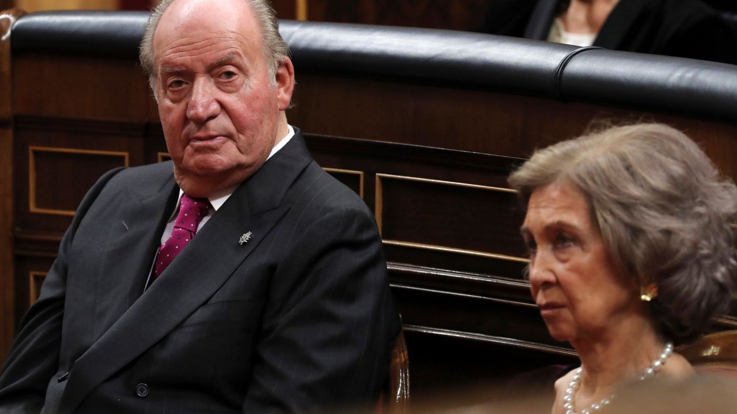 Juan Carlos y Sofía, en el Congreso de los Diputados en el 40 aniversario de la Constitución. (EFE)