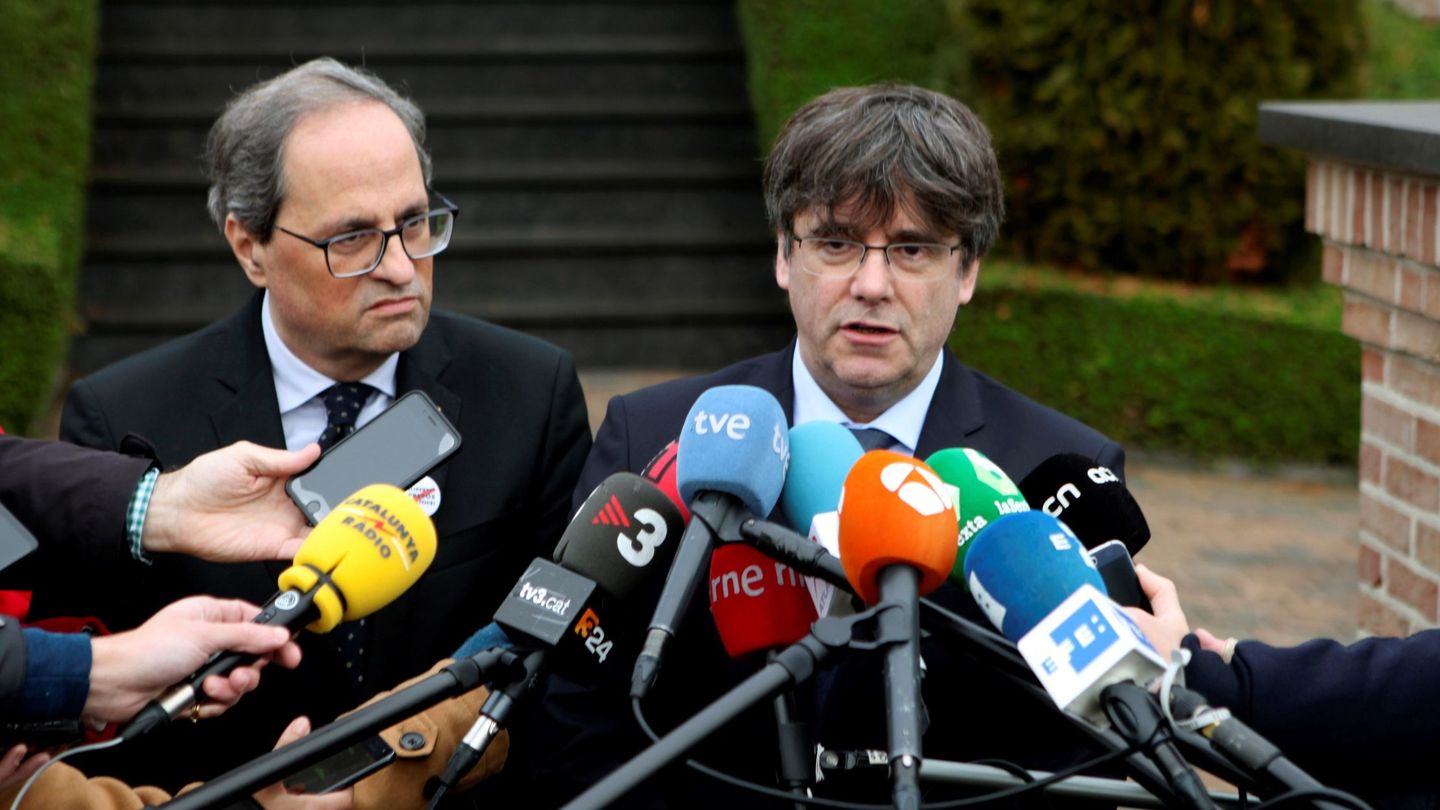 El presidente de la Generalitat de Cataluña, Quim Torra, junto al 'expresident' Carles Puigdemont. (EFE)