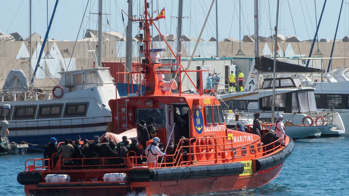Catorce migrantes del naufragio de Cabrera son finalmente rescatados con vida
