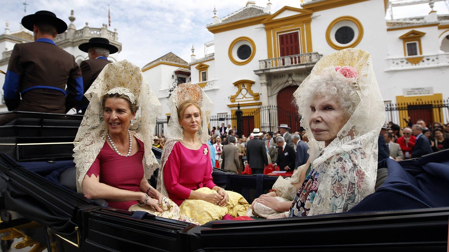 La duquesa de Alba, en la XXVI Exhibición de Enganches de la Feria de Sevilla. (EFE)