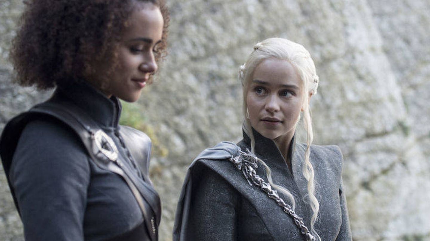 Imagen del cuarto capítulo de la séptima temporada con Daenerys y Missandei compartiendo confidencias