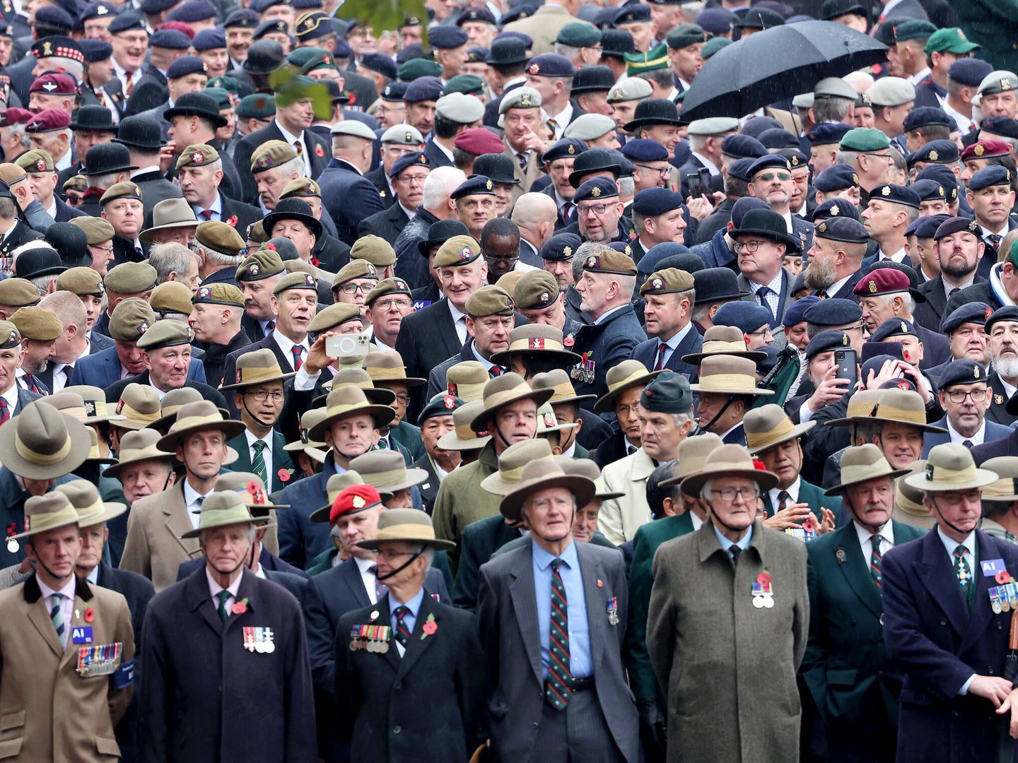Veteranos reunidos en el Cenotafio. (Reuters)