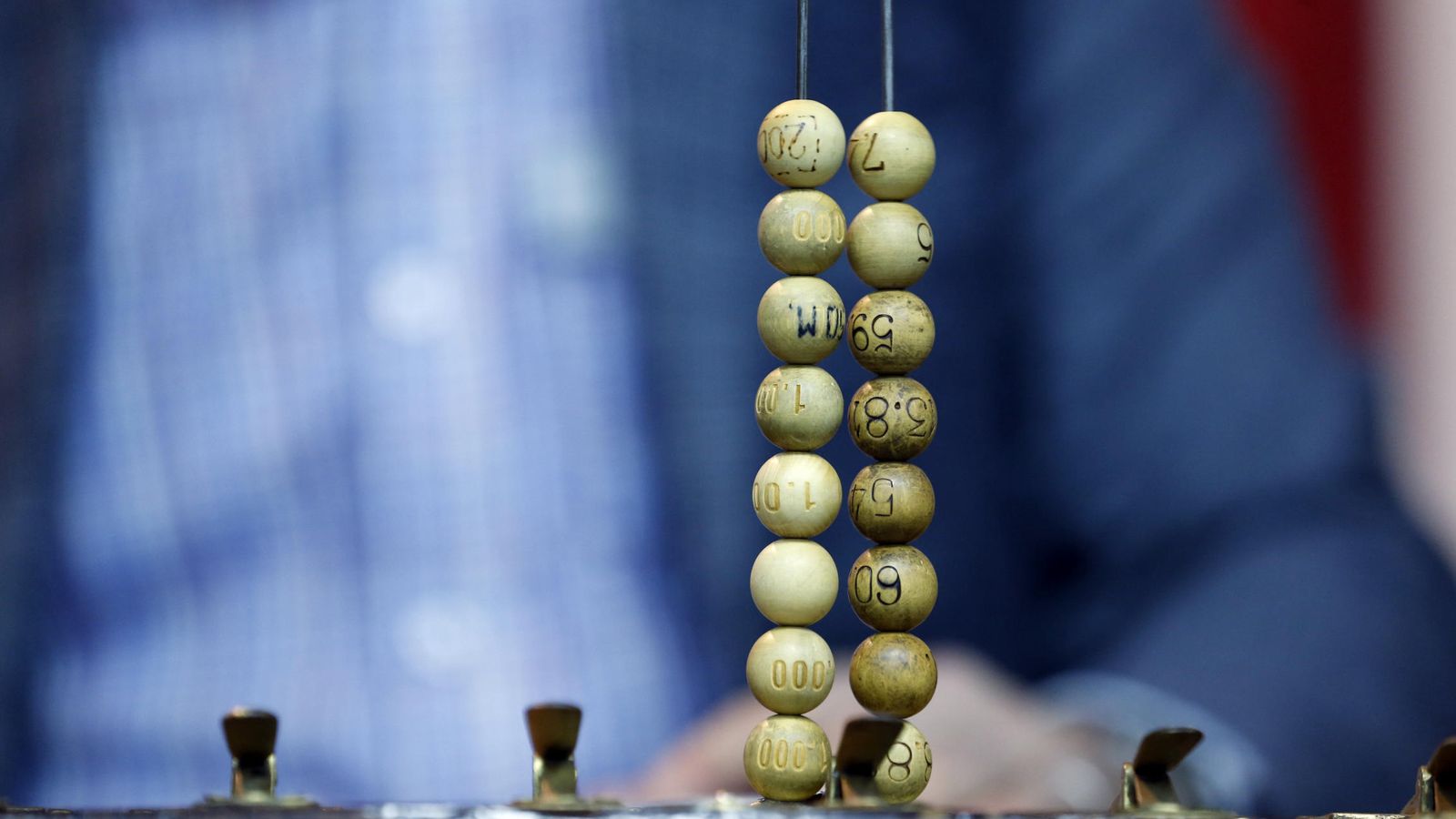 Foto: Varias de las bolas con los números durante el ensayo que alumnos del colegio de San Ildefonso de Madrid han realizado este mes (EFE)