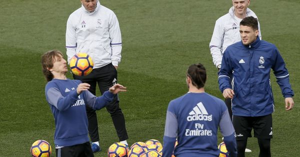 Foto: Zidane dirige el último entrenamiento del Madrid (EFE) 