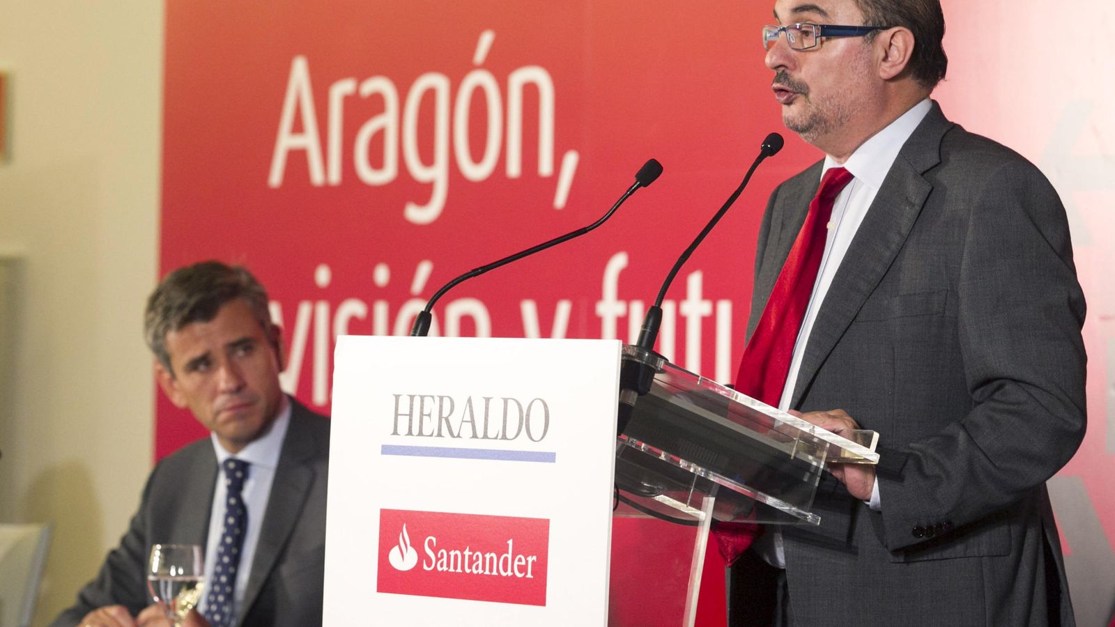 Foto: El presidente de Aragón, Javier Lambán, en un acto organizado por 'El Heraldo'. (EFE)