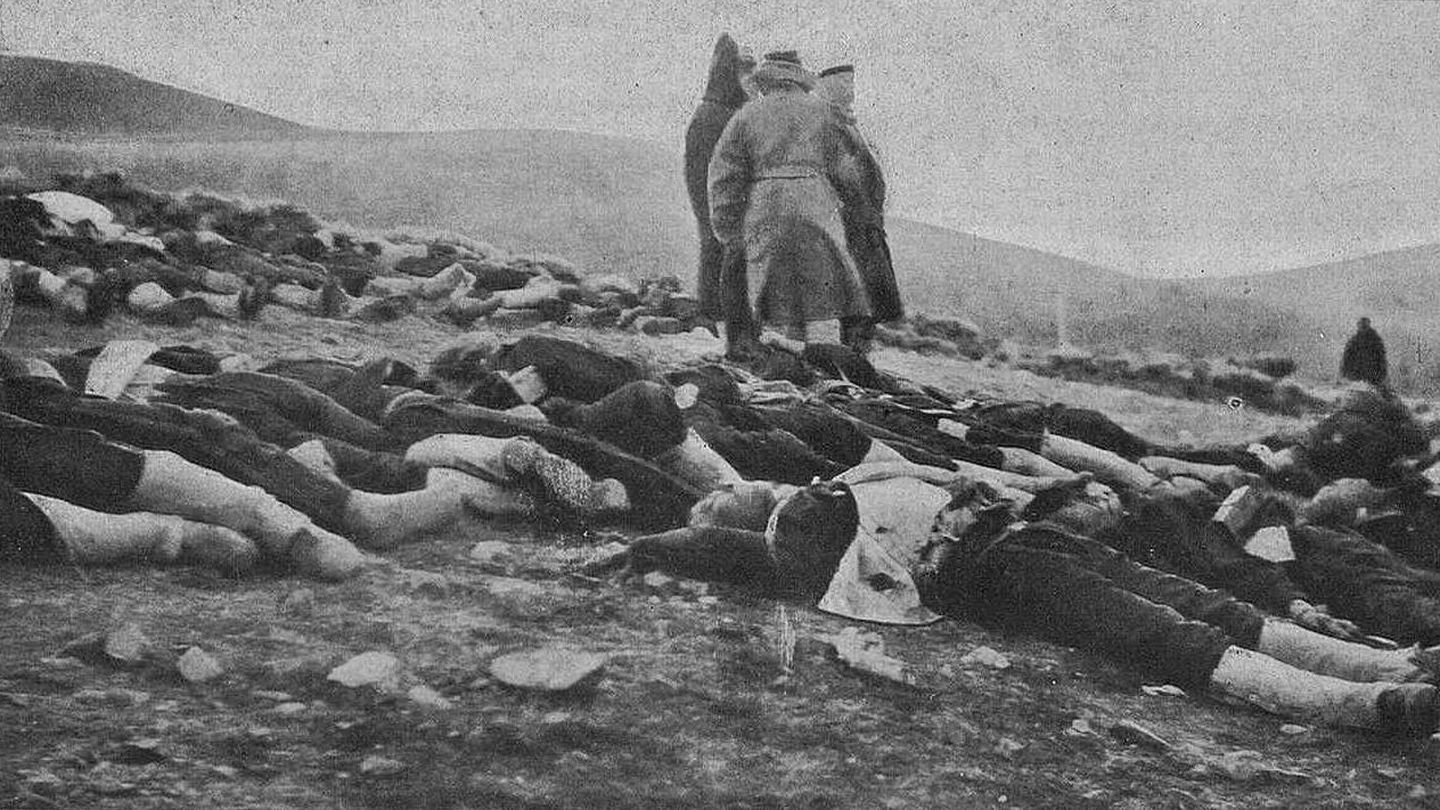 Cadáveres japoneses después de un ataque ruso.