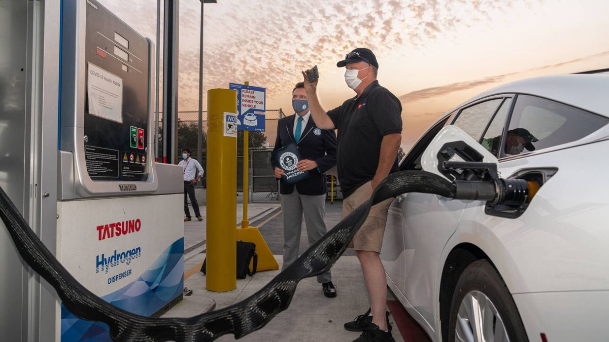 Récord con un coche de hidrógeno: 1.360 kilómetros sin repostar en un Toyota Mirai