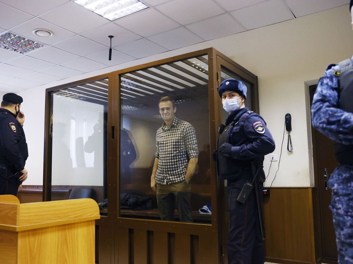 Foto: El líder opositor ruso Alexéi Navalni durante su proceso judicial en Moscú. (Reuters)