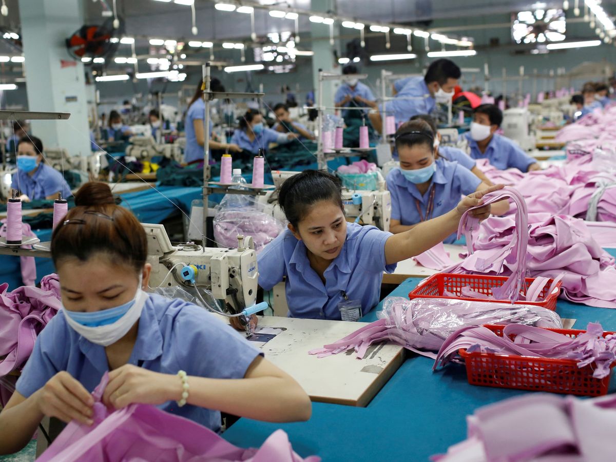 Foto: Trabajadores en una fábrica textil de Ho Chi Minh, Vietnam. (Reuters)