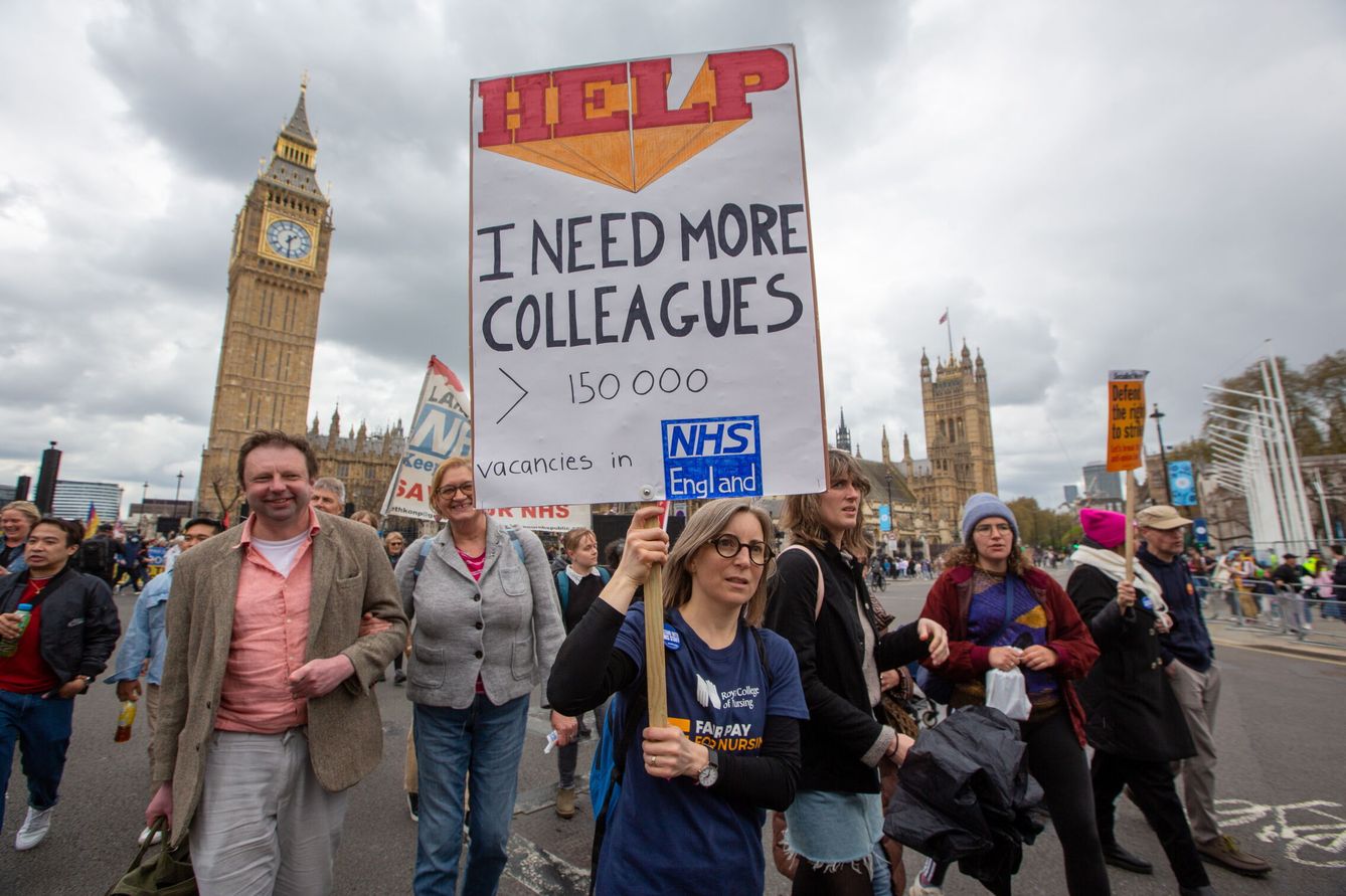 Manifestación de enfermeras de Reino Unido. (EFE/EPA/Tayfun Salci)