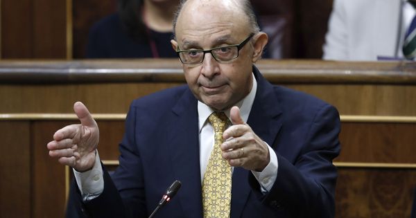 Foto: El ministro de Hacienda, Cristóbal Montoro, en el Congreso. (EFE)
