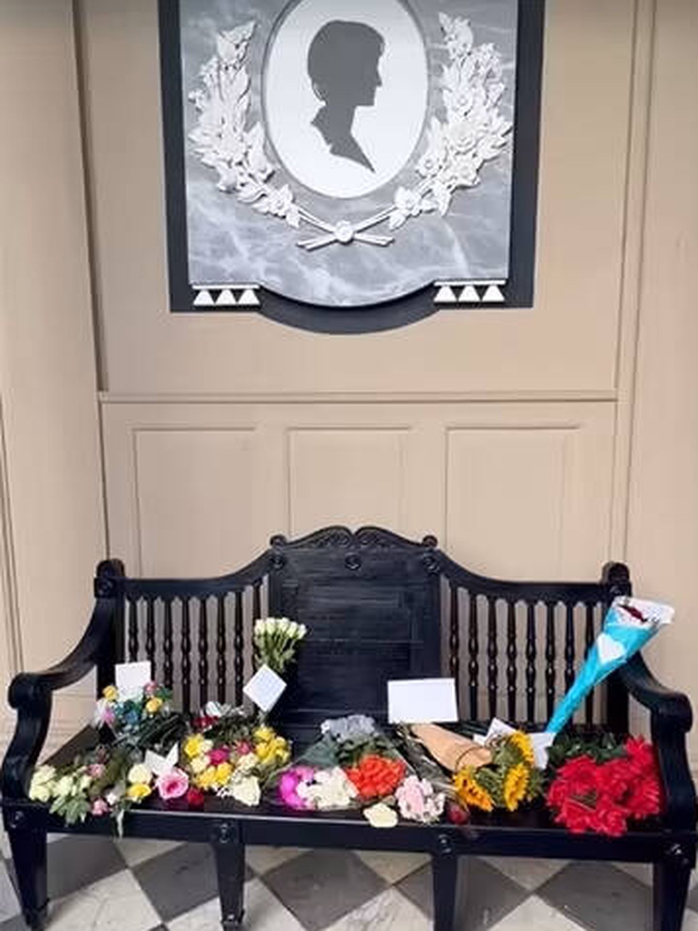 Tributo floral en Althorp House dedicado a la princesa Diana. (Instagram/@charles.earl.spencer)