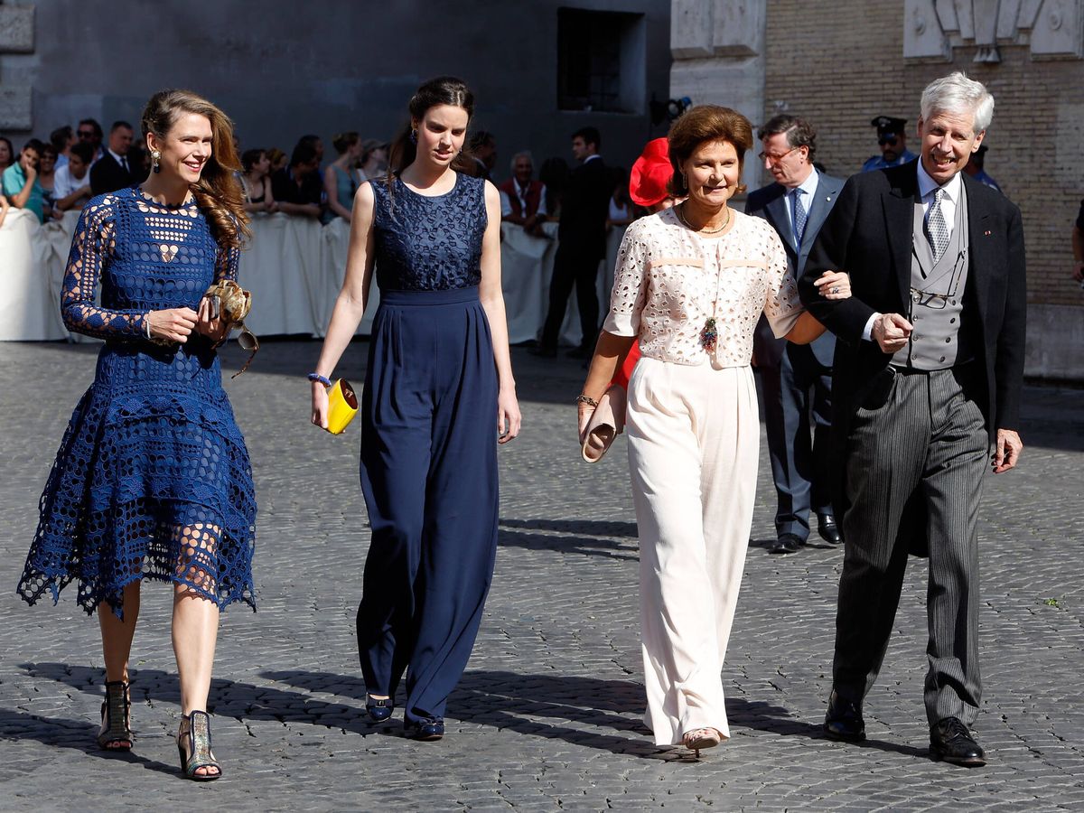 Foto: Annunciata y Astrid de Liechtenstein, con sus padres en la boda del príncipe Amadeo de Bélgica. (Getty)