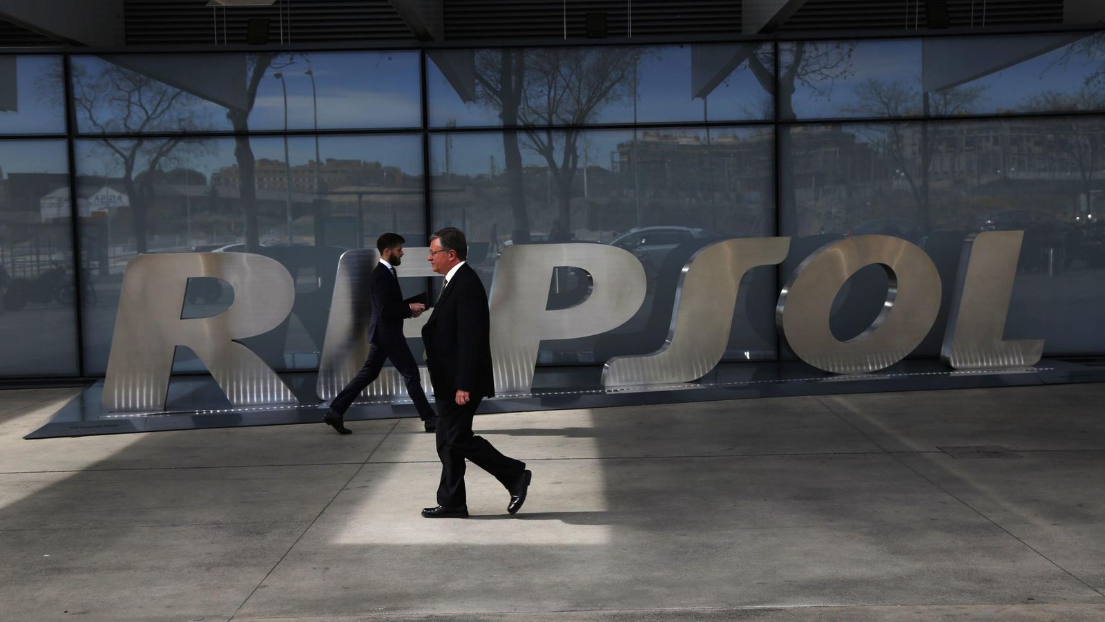 Foto: Exterior de una de las oficinas de Repsol en España. (Reuters)