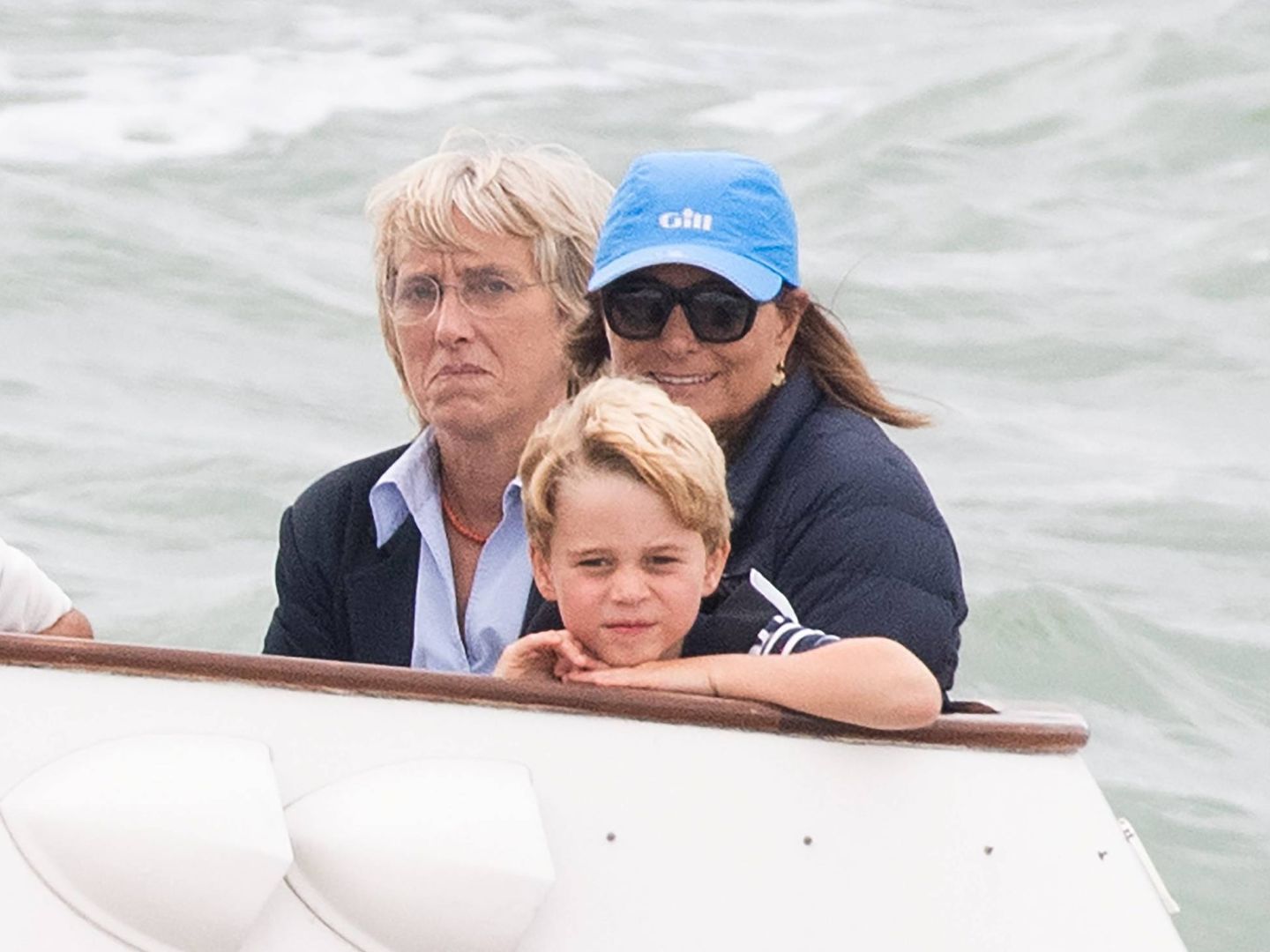 Carole Middleton junto al príncipe George, en la regata King´s Cup, el pasado agosto. (Cordon Press)