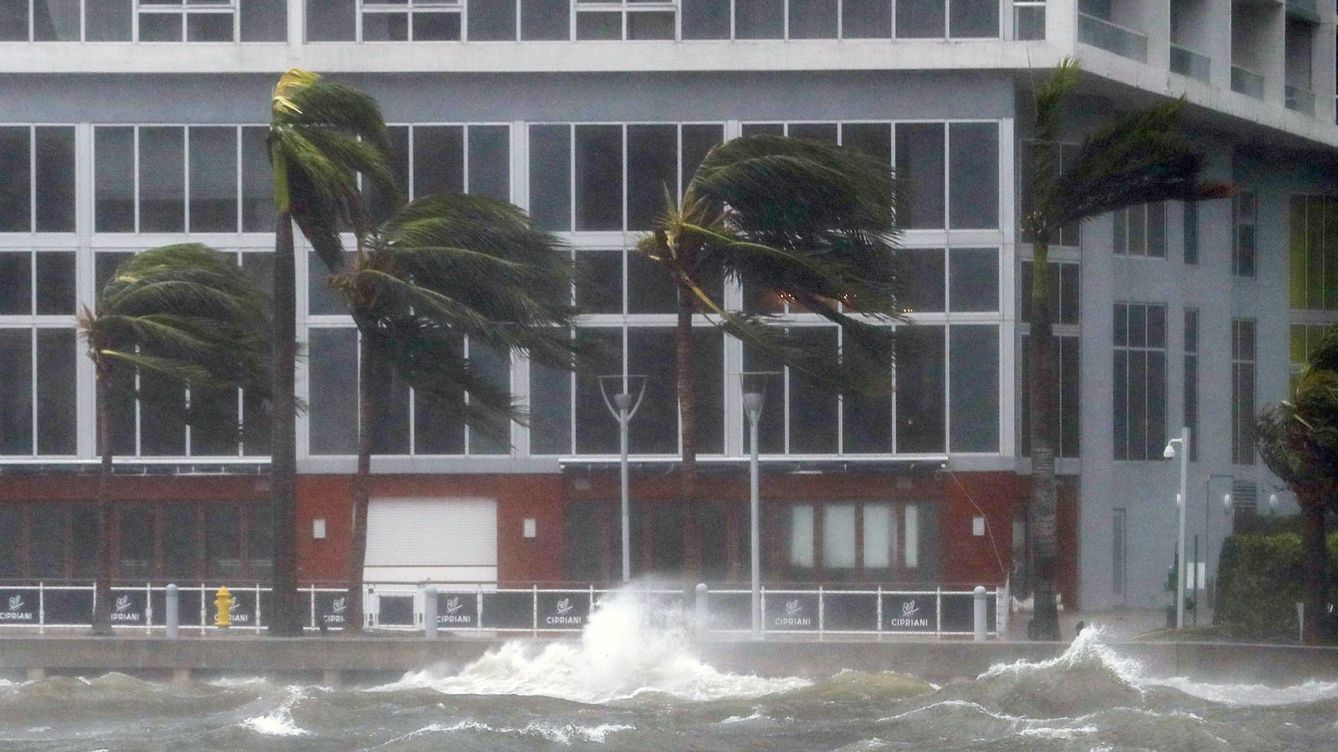 El huracán Irma cae a categoría 1 tras dejar al menos tres muertos y cortes de luz