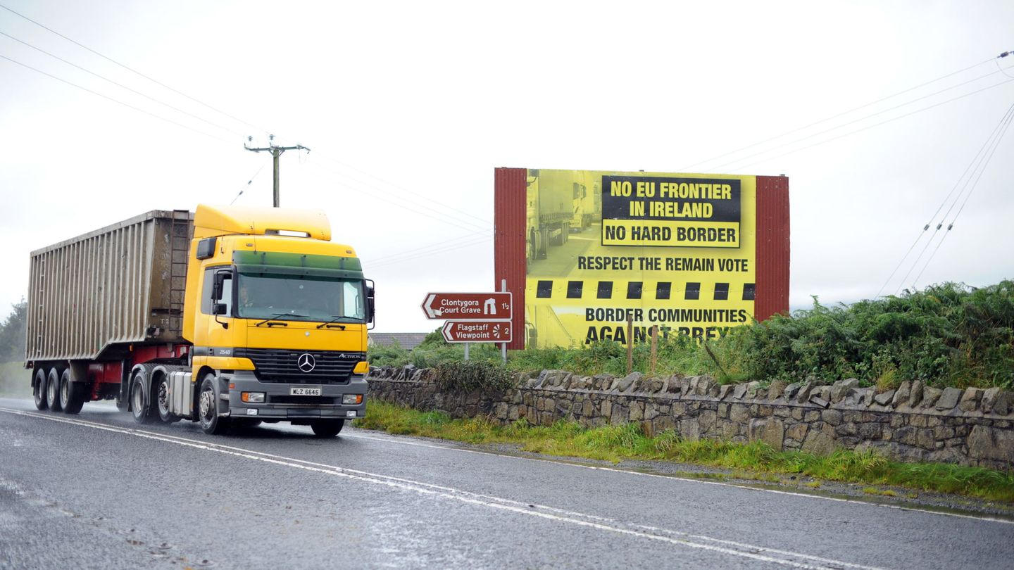 Un cartel contra una frontera entre Irlanda del Norte y la República de Irlanda. (EFE)