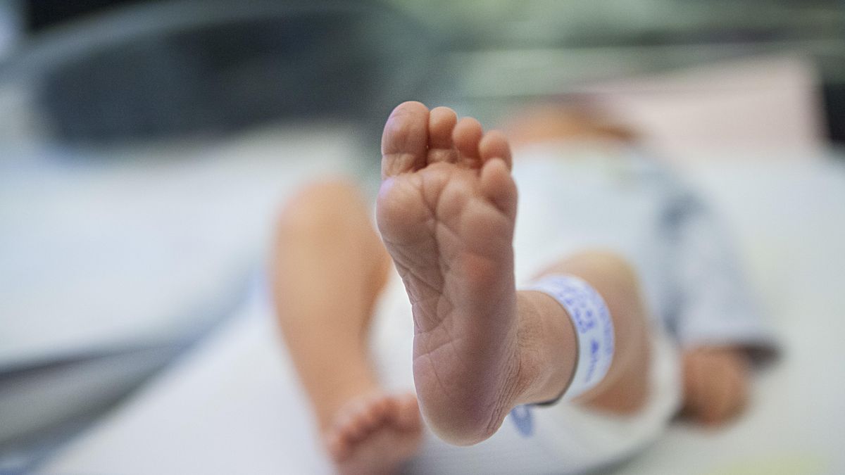 Nace un bebé de una madre cuyo ovario fue congelado cuando era niña