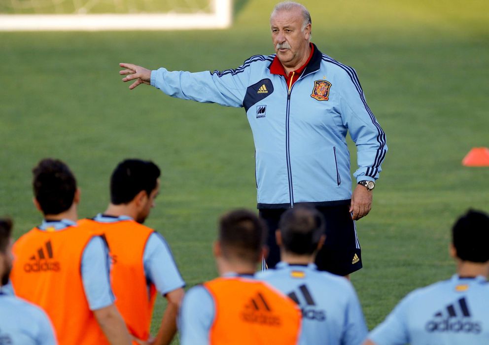 Foto: Vicente del Bosque dirigiendo un entrenamiento de la Selección (Efe).