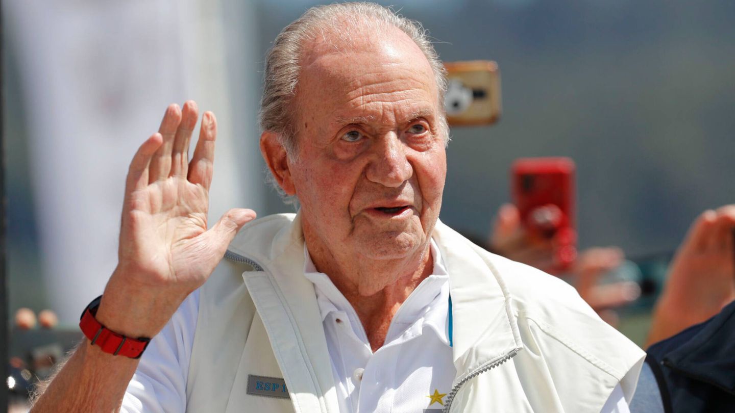 El rey emérito Juan Carlos, en su visita a Sanxenxo de 2022. (EFE/Lavandeira Jr)