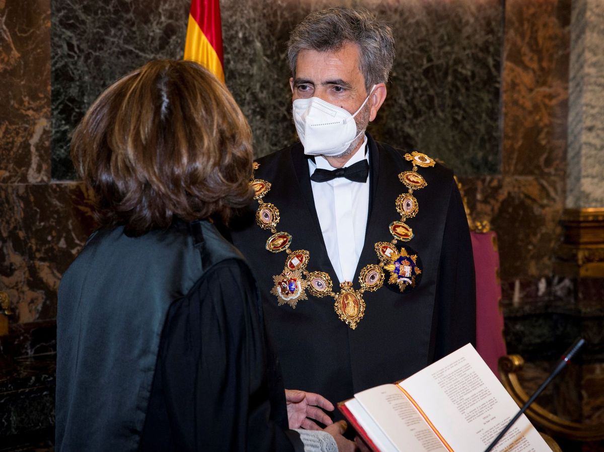 Foto: El presidente del Tribunal Supremo y del Consejo General del Poder Judicial, Carlos Lesmes (d). (EFE) 