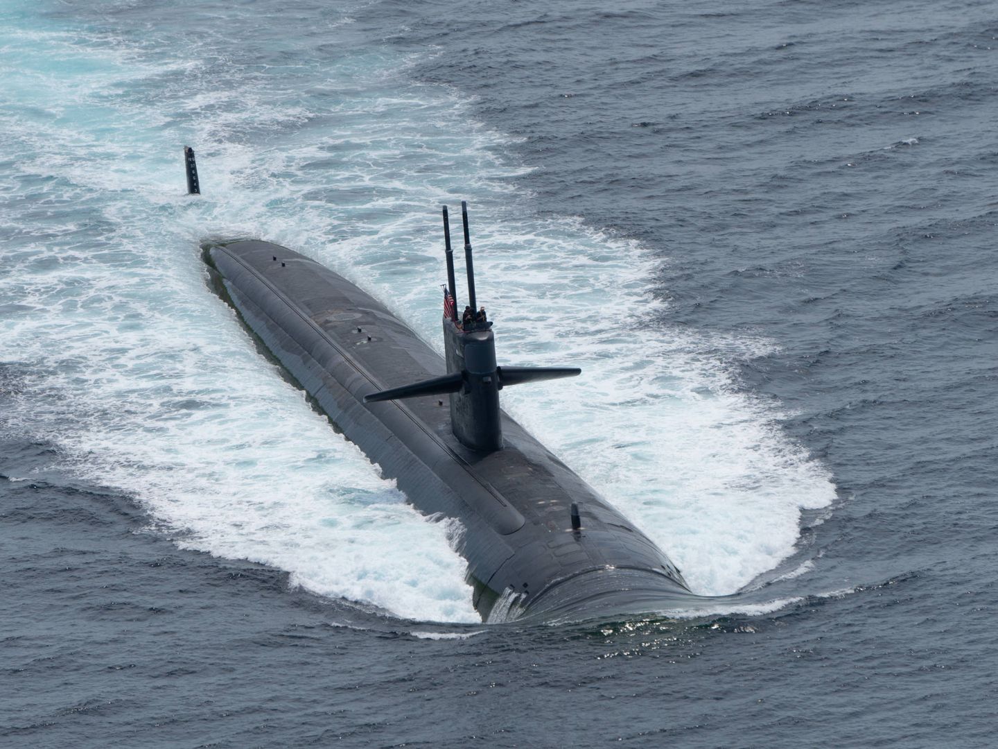 Submarino nuclear norteamericano USS Louisville (SSN 724). (US NAVY)