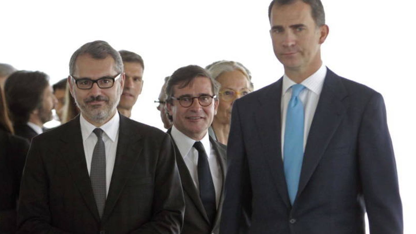 Marc Puig y el rey Felipe VI, con Manuel Puig detrás en una imagen de archivo. (EFE)