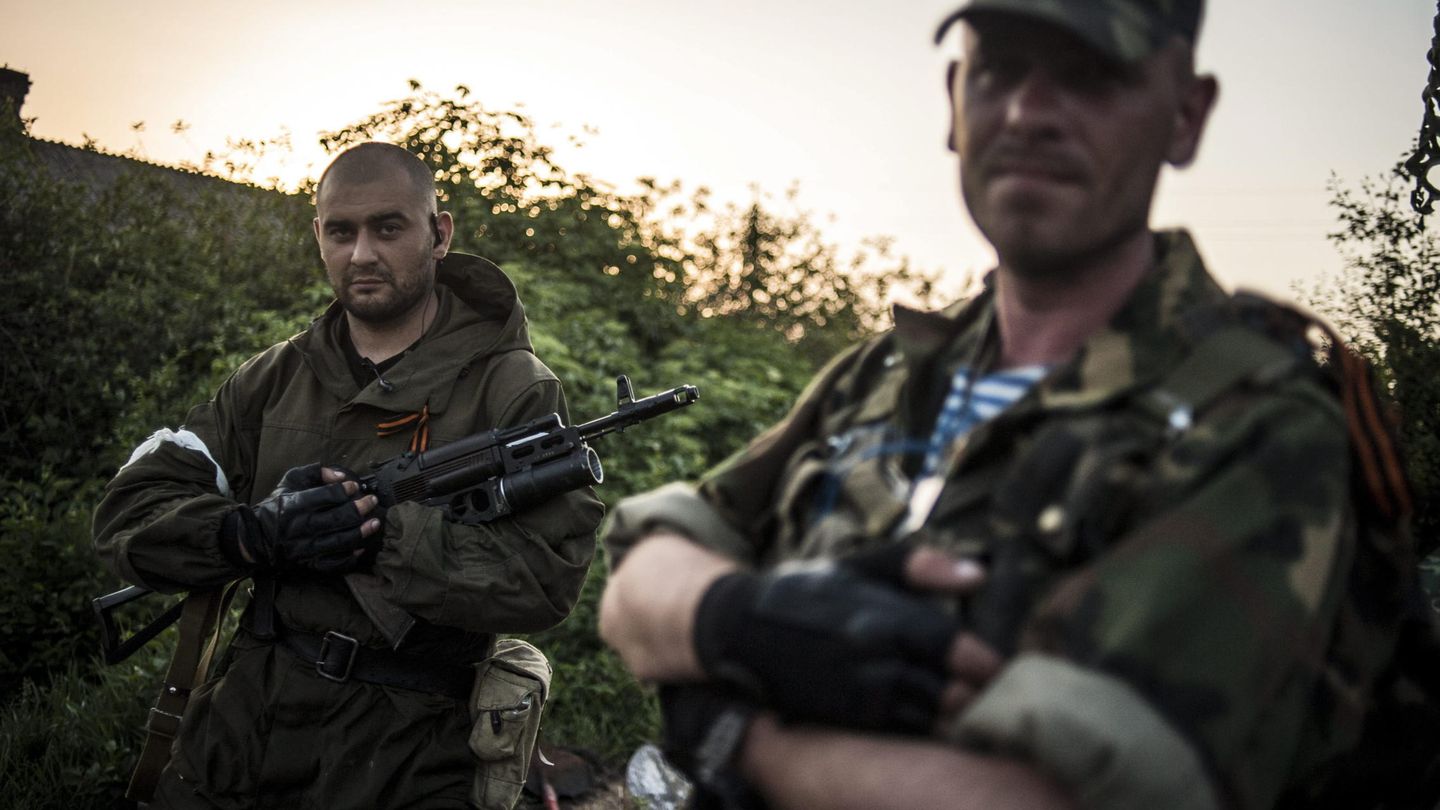 Milicianos prorrusos posan para una fotografía en Slaviansk, Donétsk (Reuters).