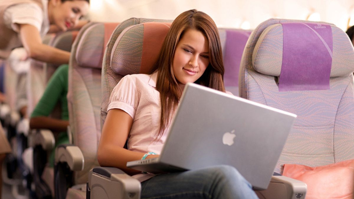 ¿Compraste tu billete de avión por internet? Estos son tus derechos