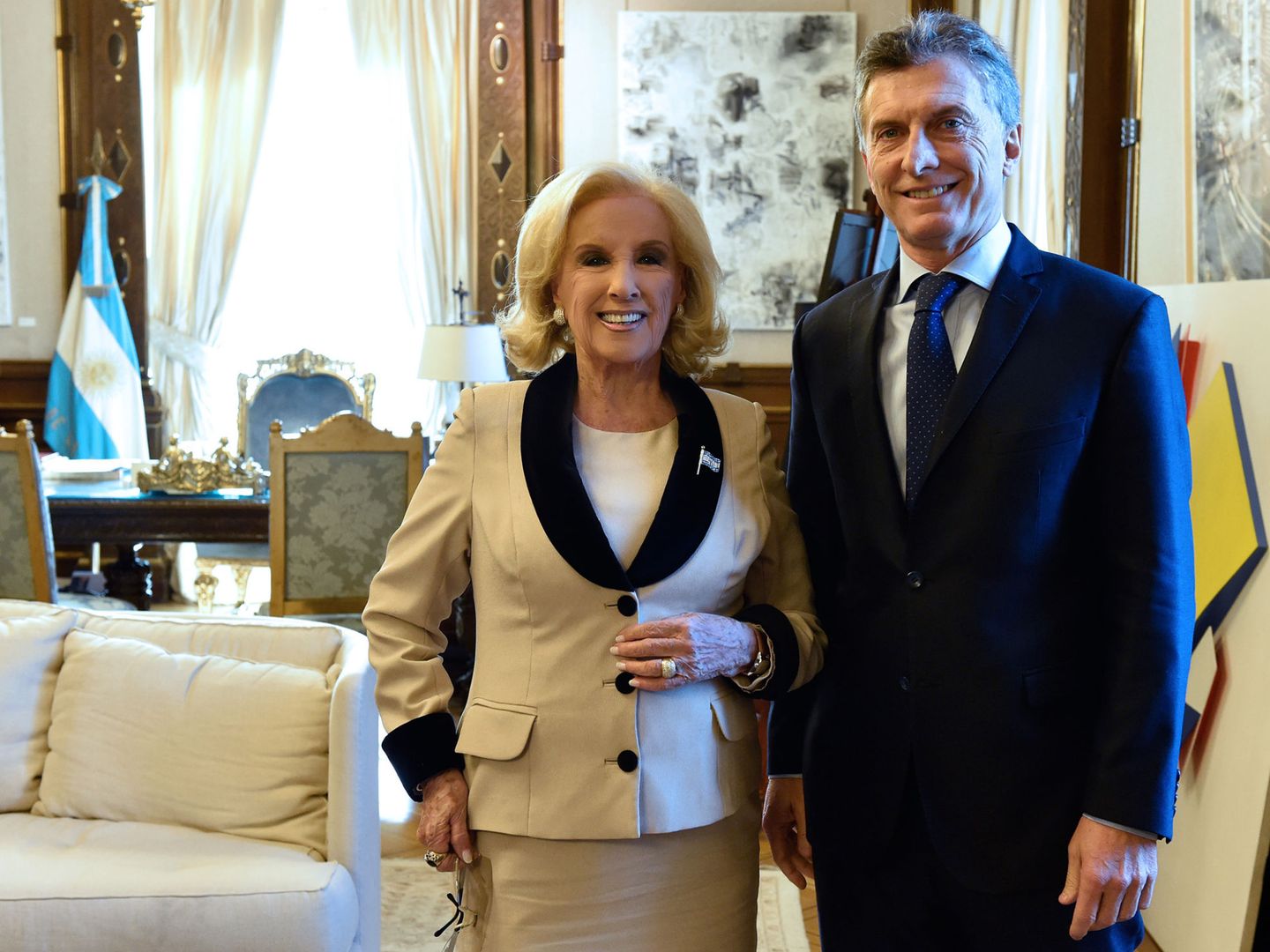 Mauricio Macri con la presentadora argentina Mirtha Legrand en una imagen de archivo. (EFE)