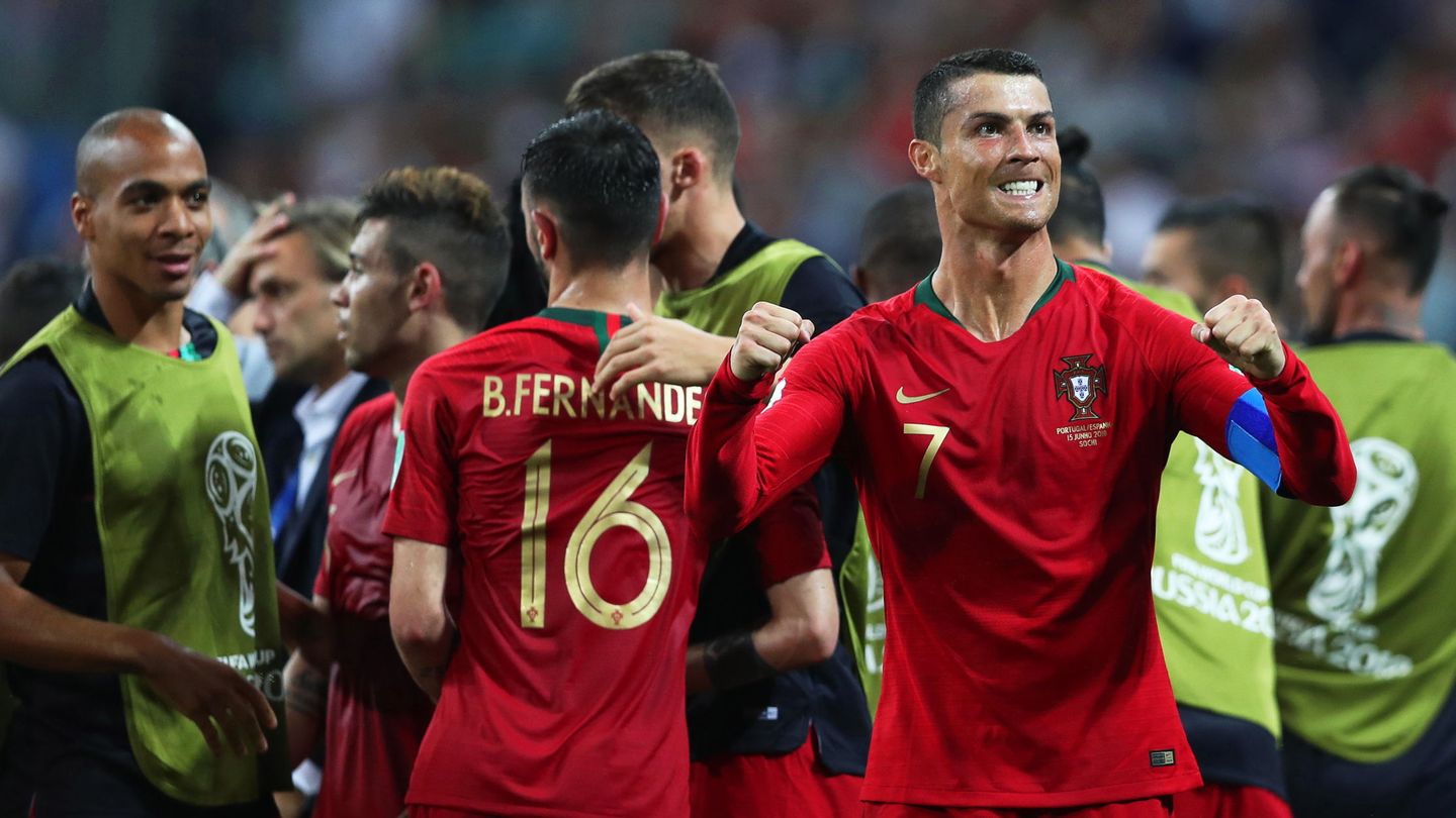 Cristiano Ronaldo celebra con rabia un gol a España. (Efe)