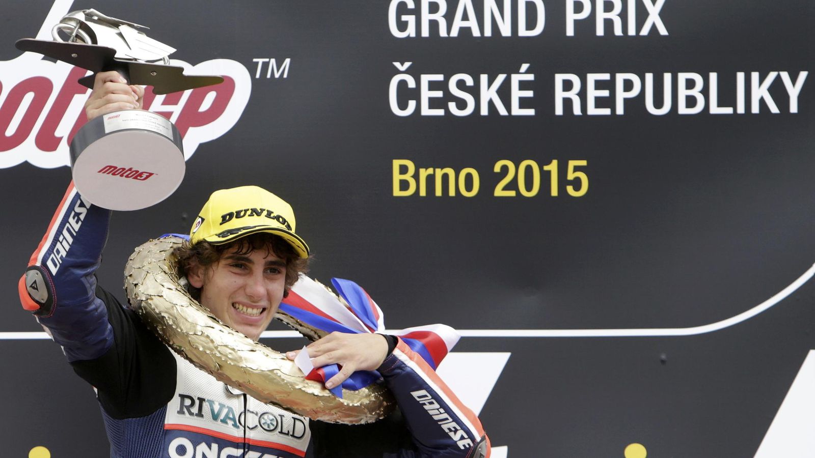 Foto: Niccolo Antonelli se llevó la victoria en Moto3 en el circuito de Brno (EFE).