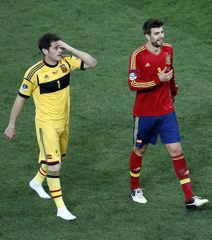 Foto: Iker Casillas y Gerard Piqué (EFE)