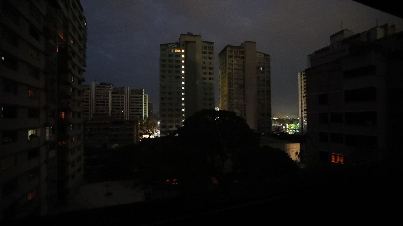El gran apagón de Venezuela: ya es más de un día sin electricidad y casi incomunicados