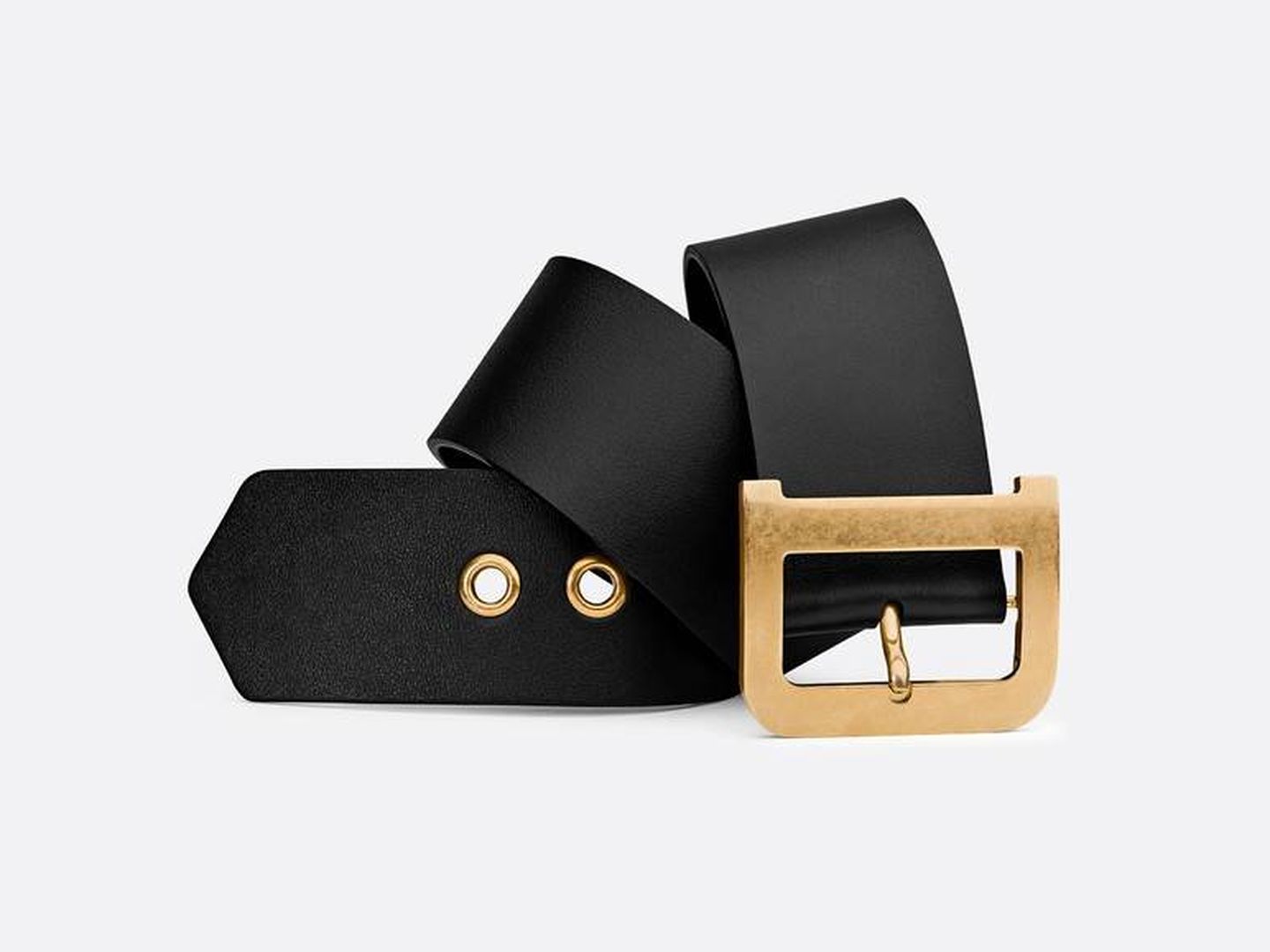 El cinturón Diorquake de Dior en piel negra. (750 €)