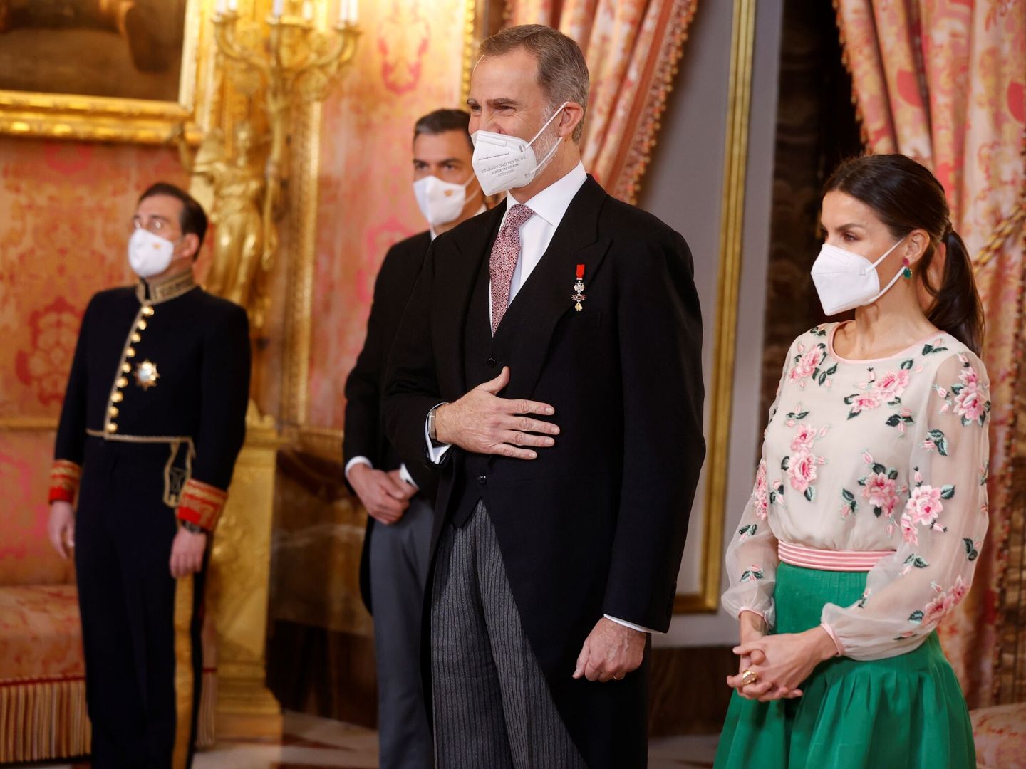 Los Reyes durante la recepción al cuerpo diplomático destacado en España. (EFE)