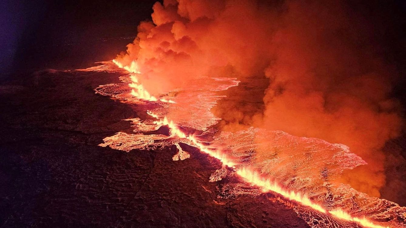 Foto: El volcán de Grindavik en Islandia entra en erupción (Reuters)