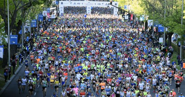 Foto: Vista general de la salida de la maratón de Madrid de este sábado. (EFE)