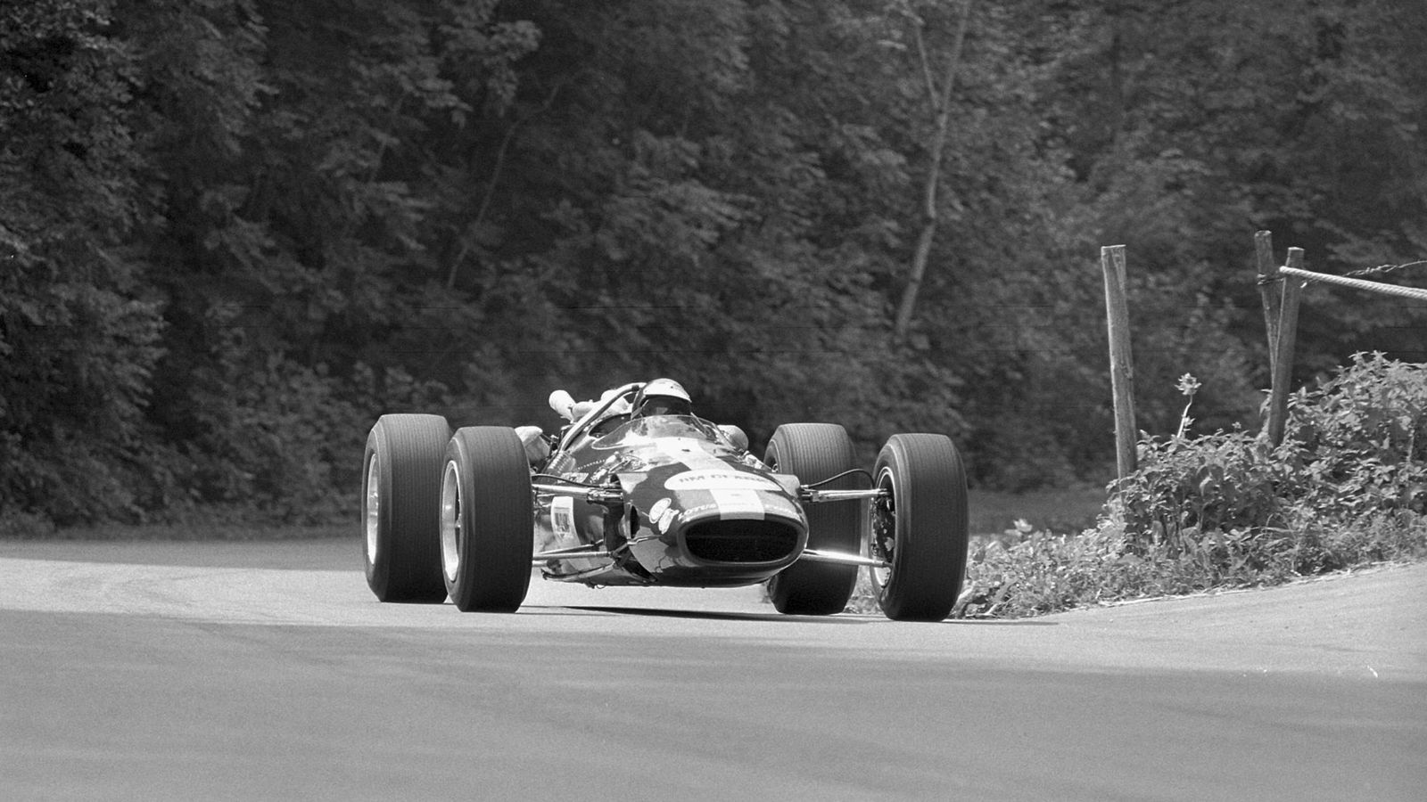 Foto: Jim Clark pilotando su Lotus en 1965.
