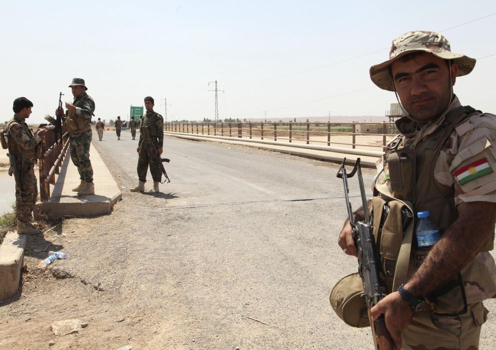 Foto: Combatientes kurdos, pesmerghas, tras un combate con milicianos del Estado Islámico de Irak y Siria (ISIS) en las afueras de Kirkuk, al norte de Irak (Reuters).
