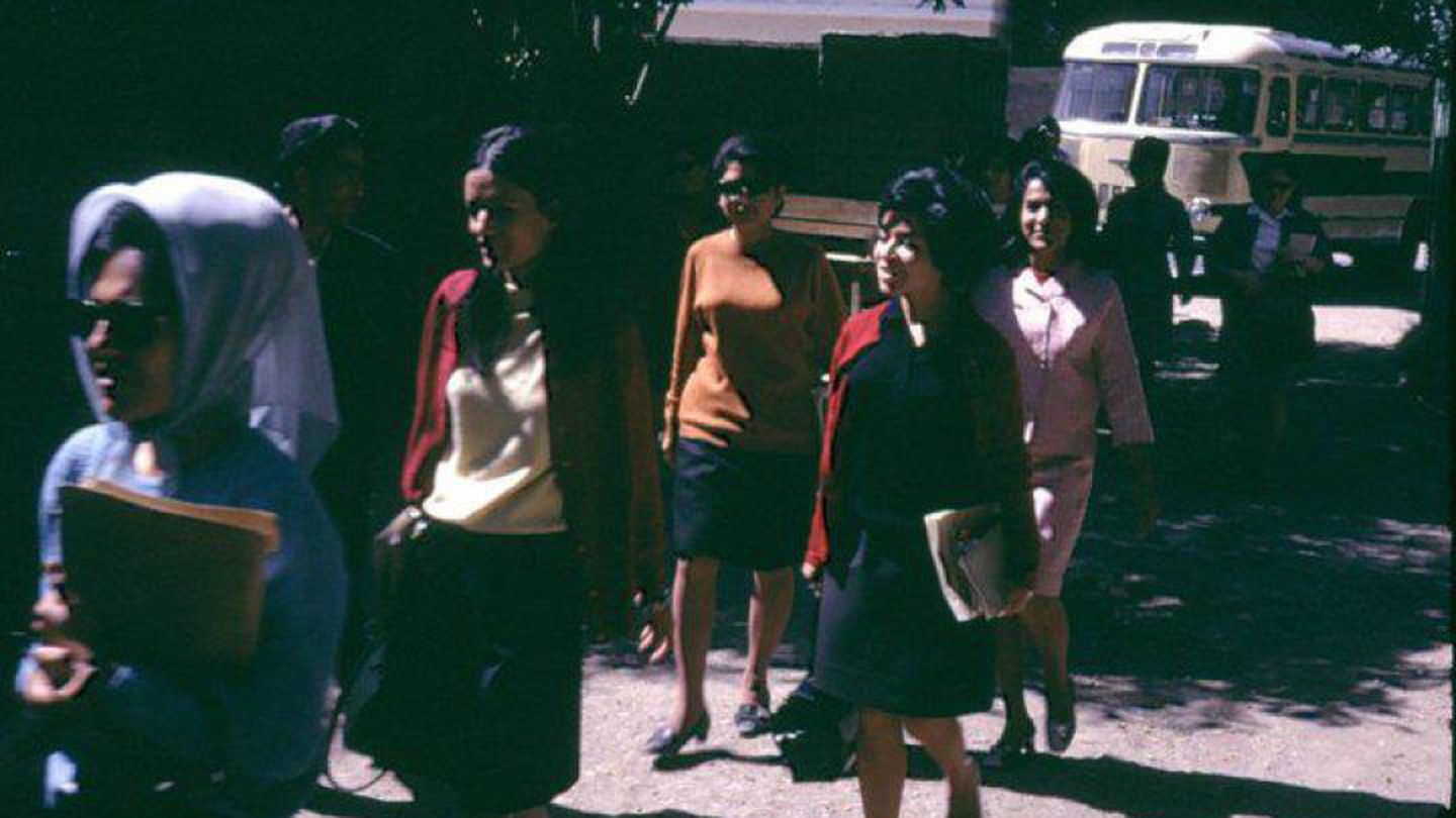 Un ejemplo de la moda de Kabul durante la década de los sesenta. 