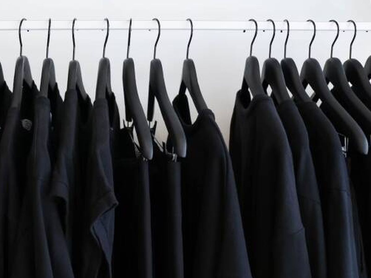 Foto: El truco para lavar la ropa oscura. (Unsplash)