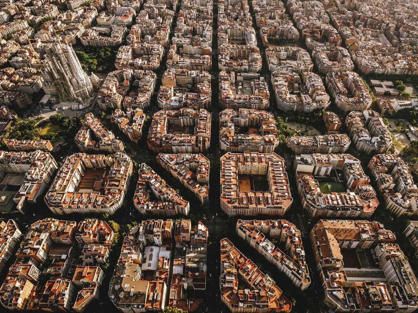Distrito del Eixample con la Sagrada Familia de Gaudí. (EC)