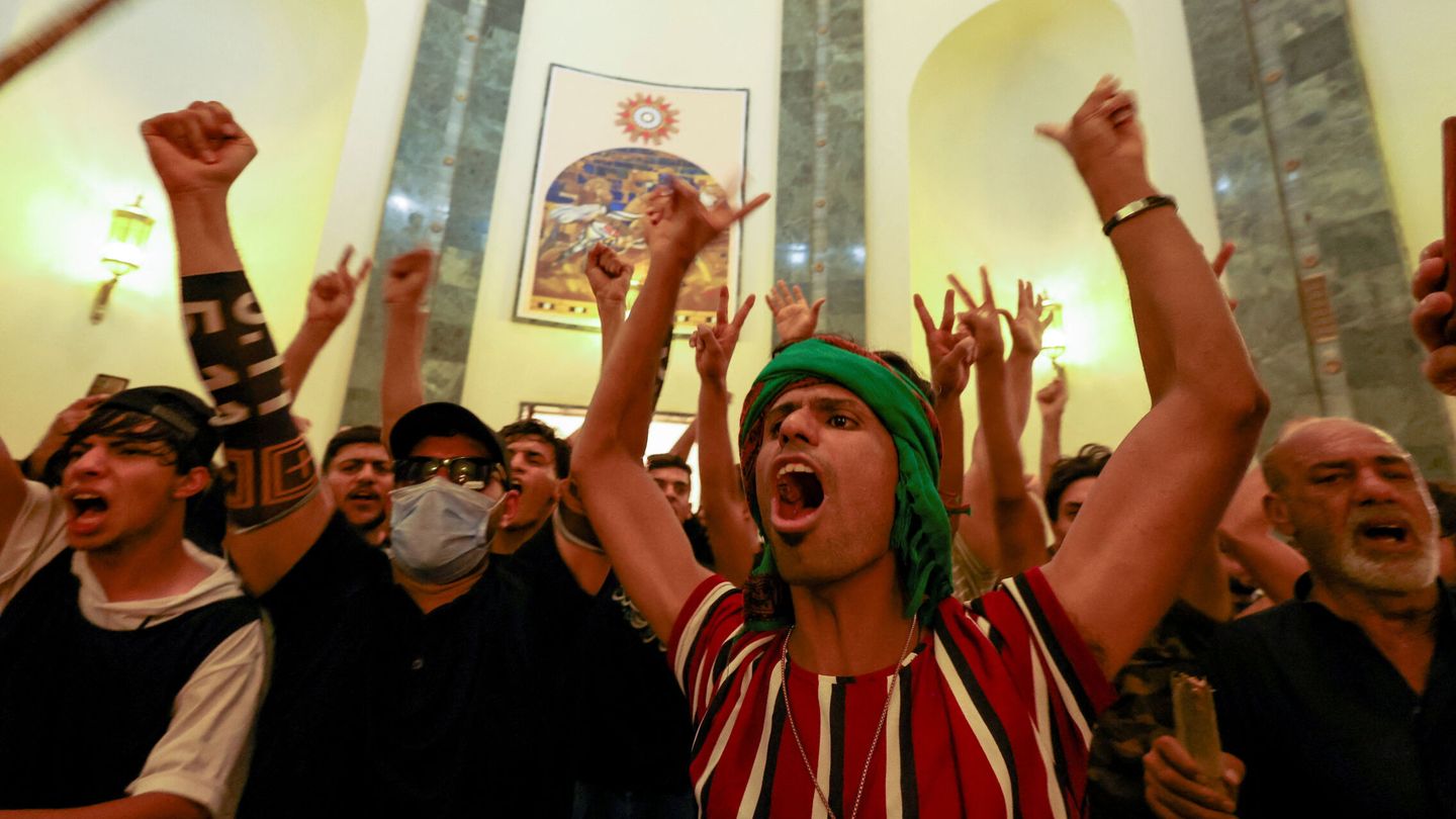 Los manifestantes han logrado irrumpir en el Palacio Presidencial de Bagdad. Alaa Al-Marjani / REUTERS