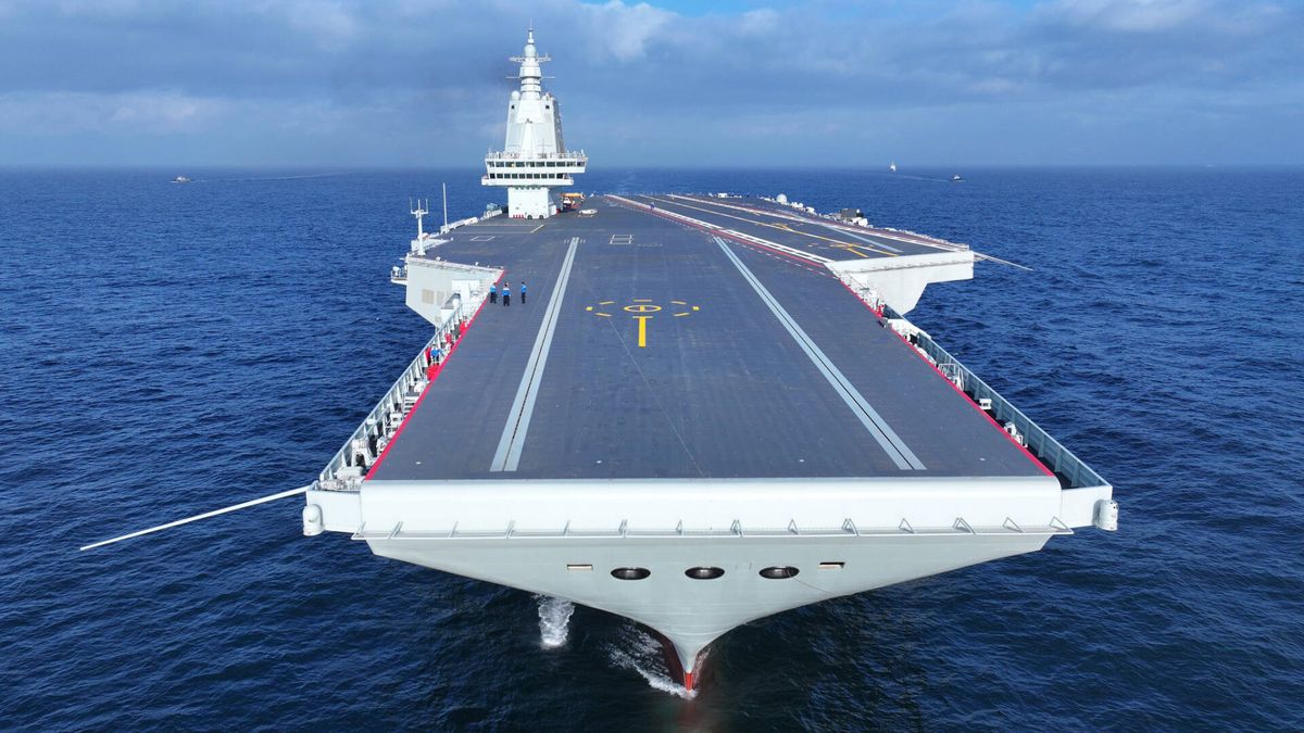 Las primeras fotos de alta definición del nuevo portaviones chino revelan información clave