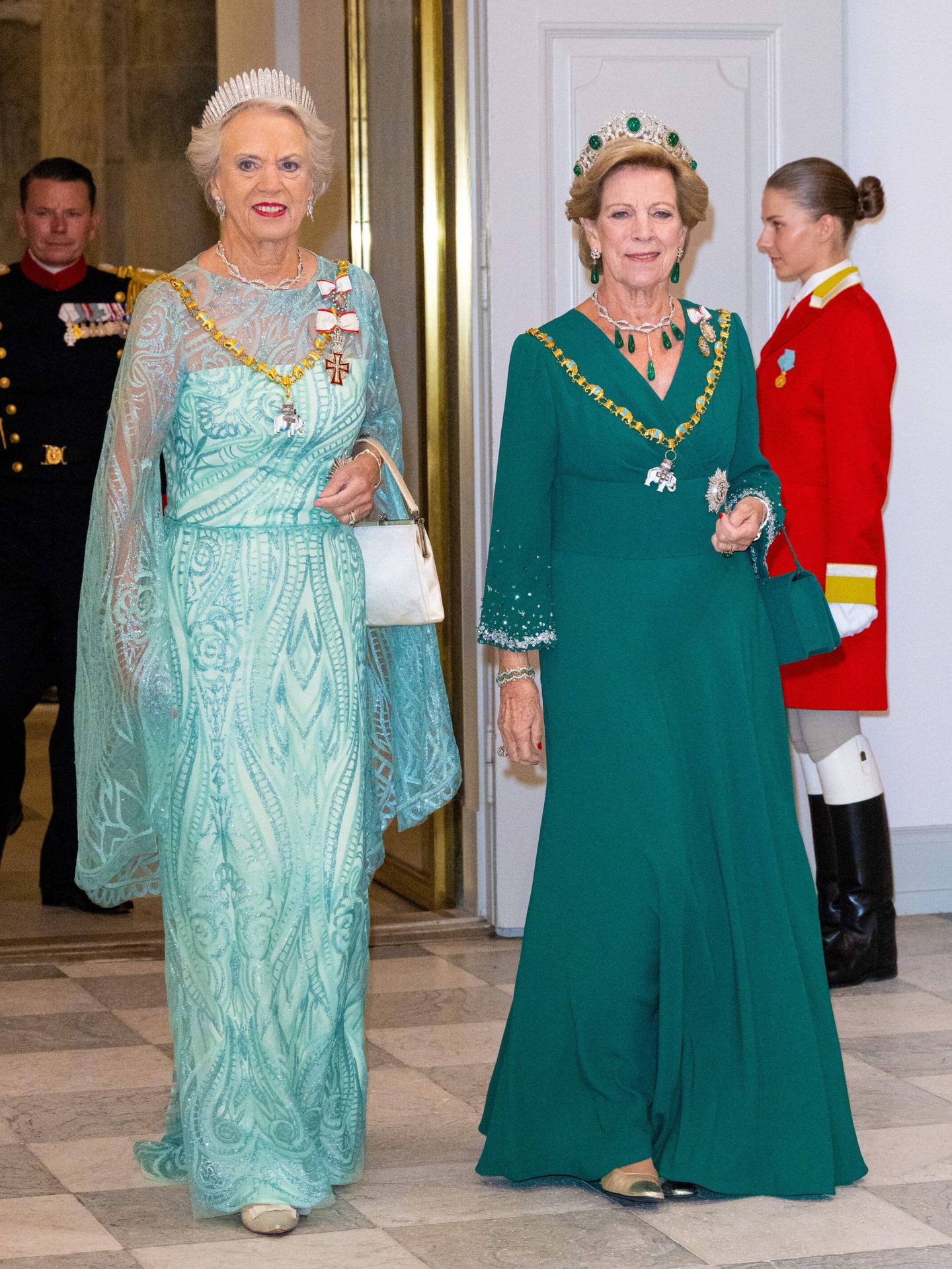 Las hermanas de la reina Margarita, en la cena de gala con motivo de su Jubileo de Oro. (CP)