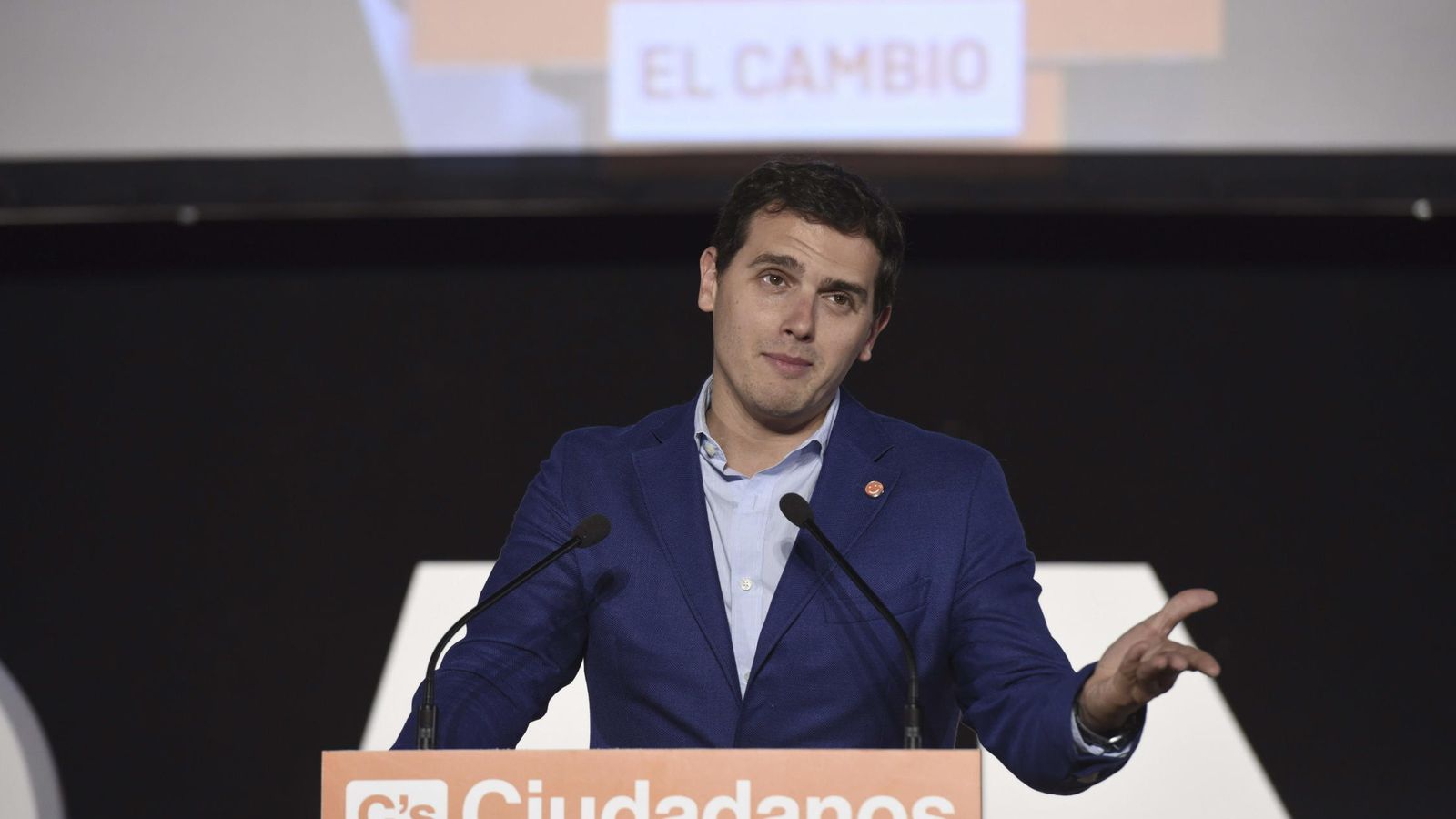 Foto: El presidente de Ciudadanos, Albert Rivera, durante su intervención en un mitin de campaña en Alcalá de Henares. (Efe)