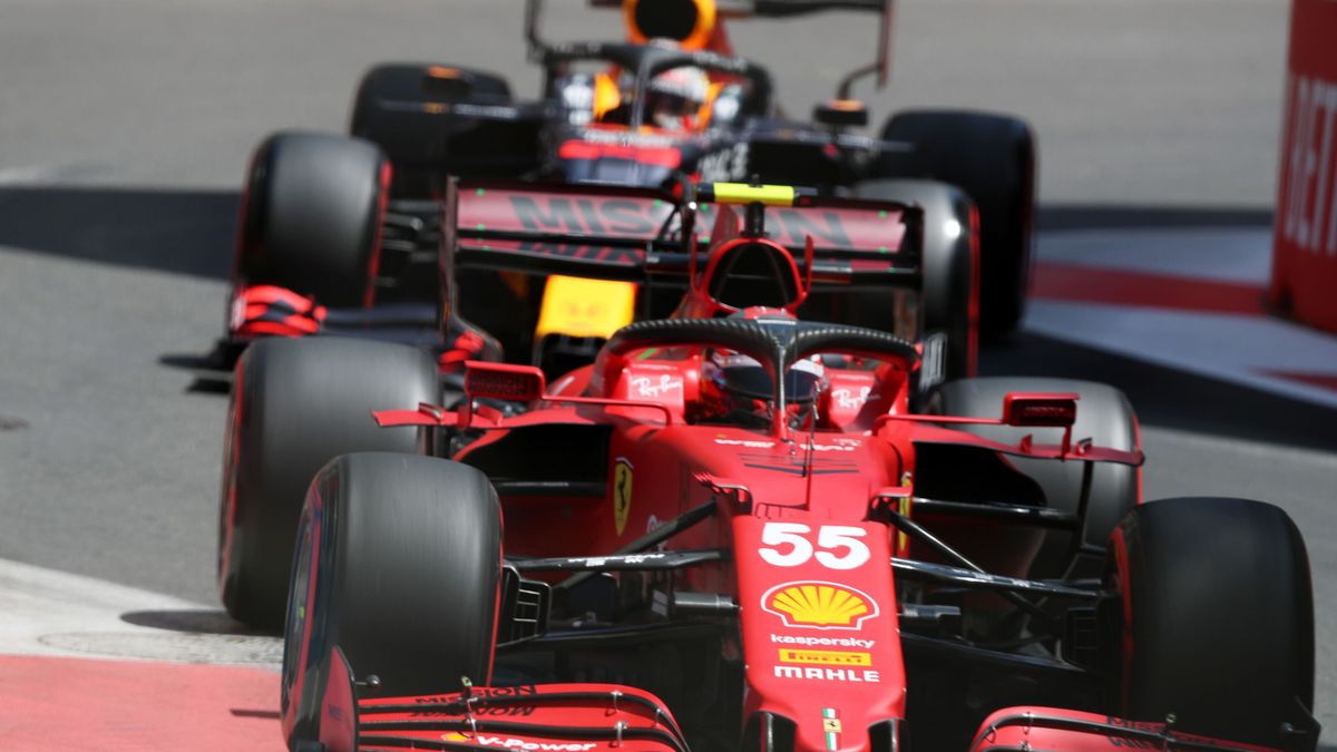 Sainz (3º) y Alonso (6º) sonríen en Bakú: domina Red Bull y Mercedes no carbura