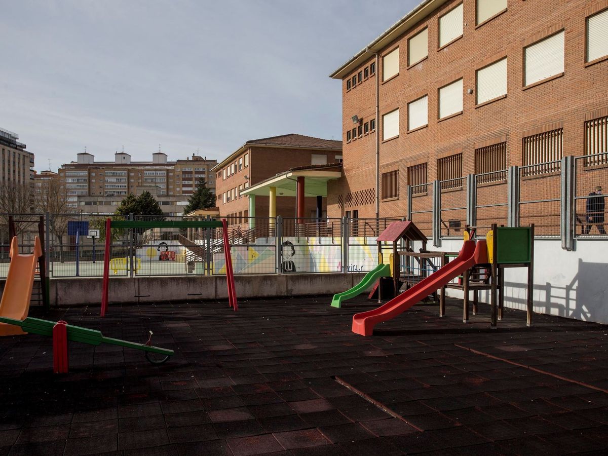 Foto: Vista de un colegio concertado en Burgos. (EFE/Santi Otero)