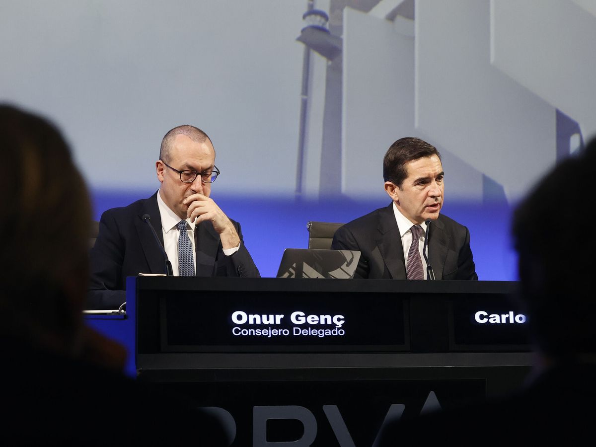 Foto: Onur Genç, consejero delegado, y Carlos Torres, presidente, de BBVA. (EFE/JP Gandul)